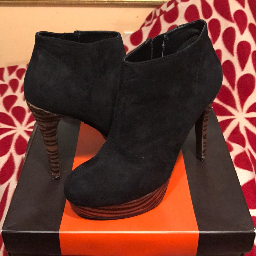 Guess elira black booties